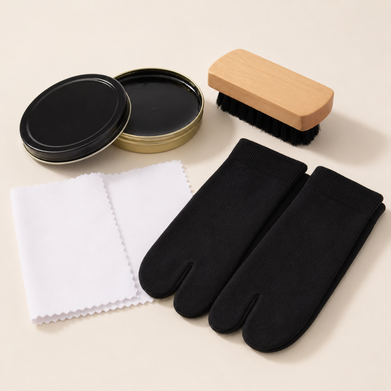 <tc>3 Tabi-Socken (Einheitsgröße) + Lederpflege-Set</tc>